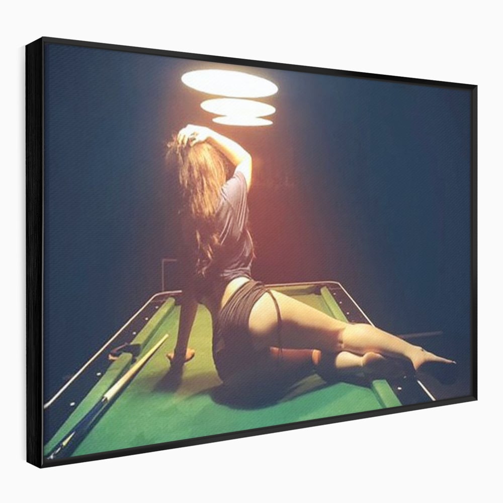 Tablou canvas cu tablou canvas cu silueta feminina pe masa de biliard, in rama de aluminiu negru